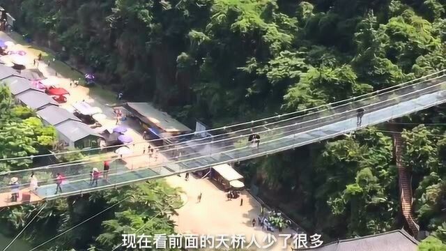 游览福建永泰天门山景区,感受玻璃天桥上的美丽风景.