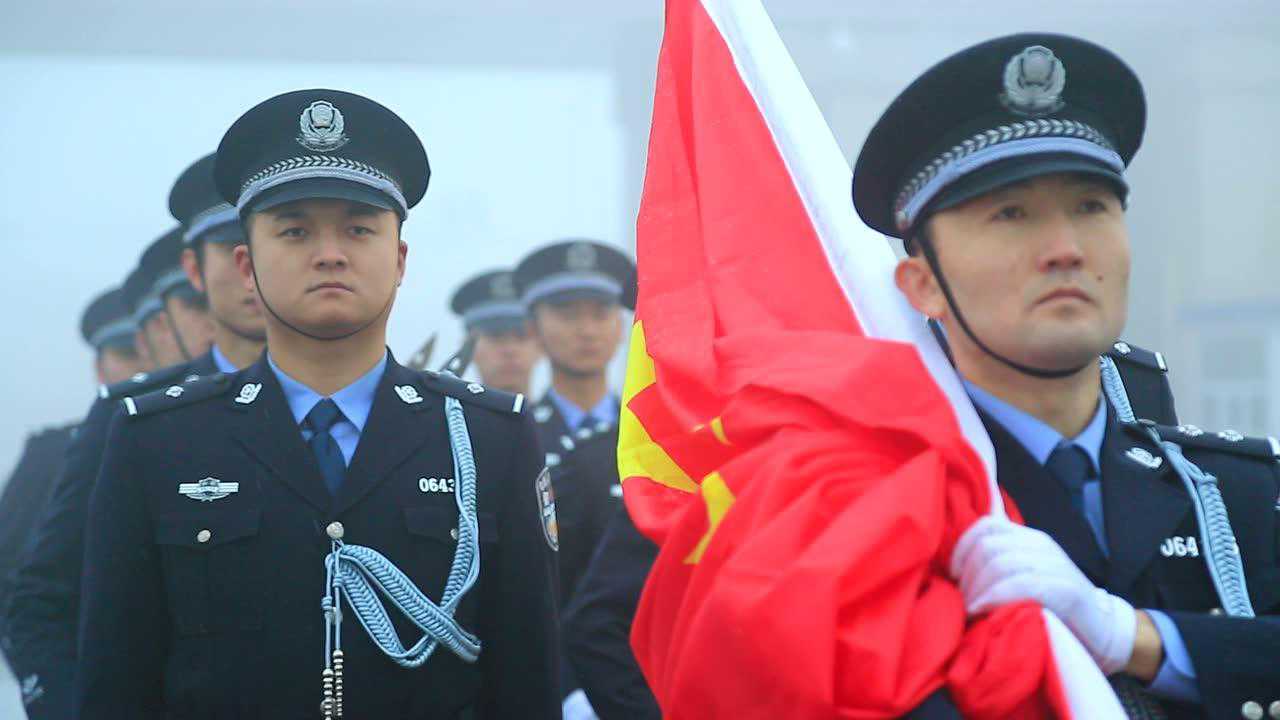 伊犁州公安局举行元旦升国旗仪式