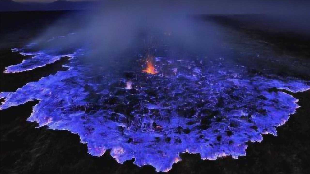神奇的自然现象火上喷出蓝色的火焰网友大自然真的很神奇