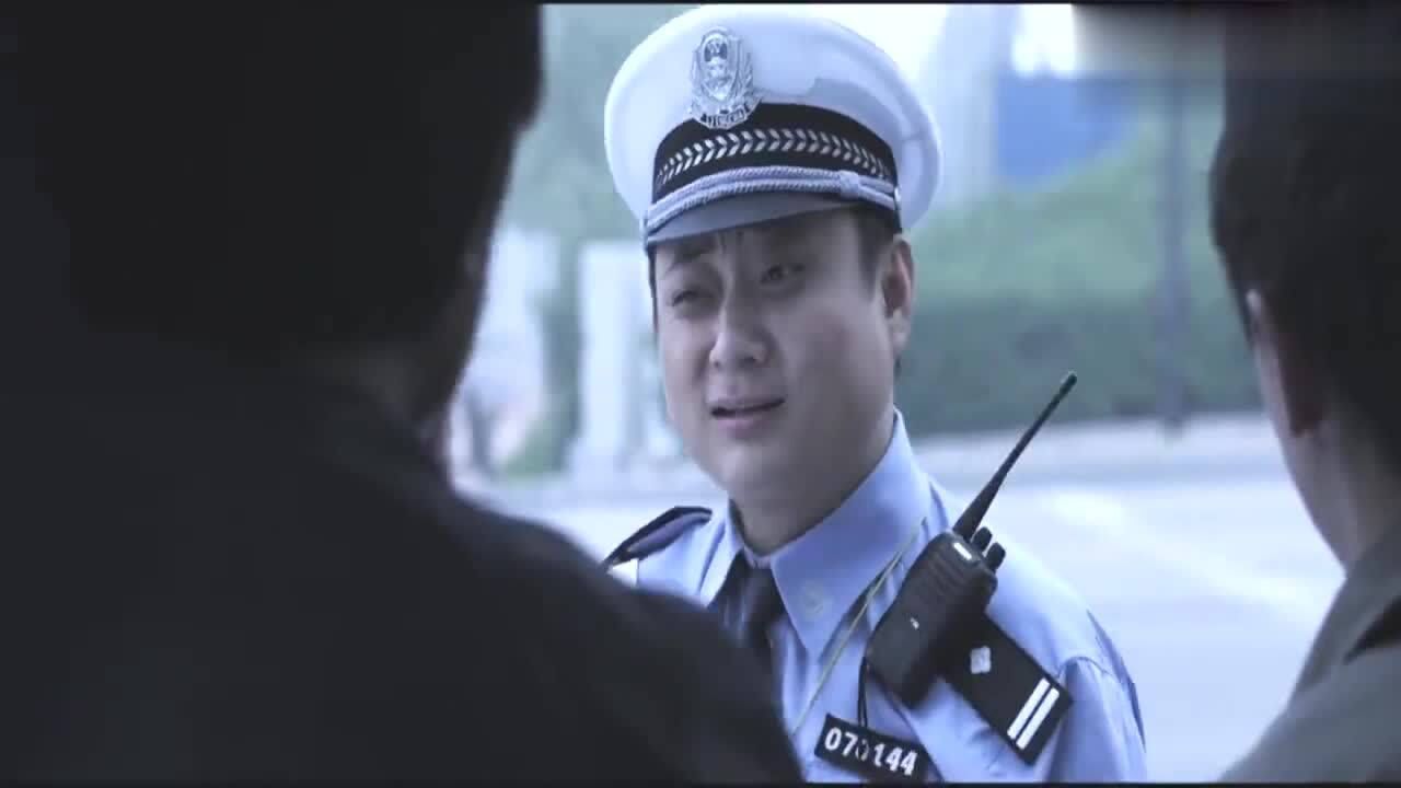 日照好人农用三轮拉一群人去抗灾没想被警察拦住