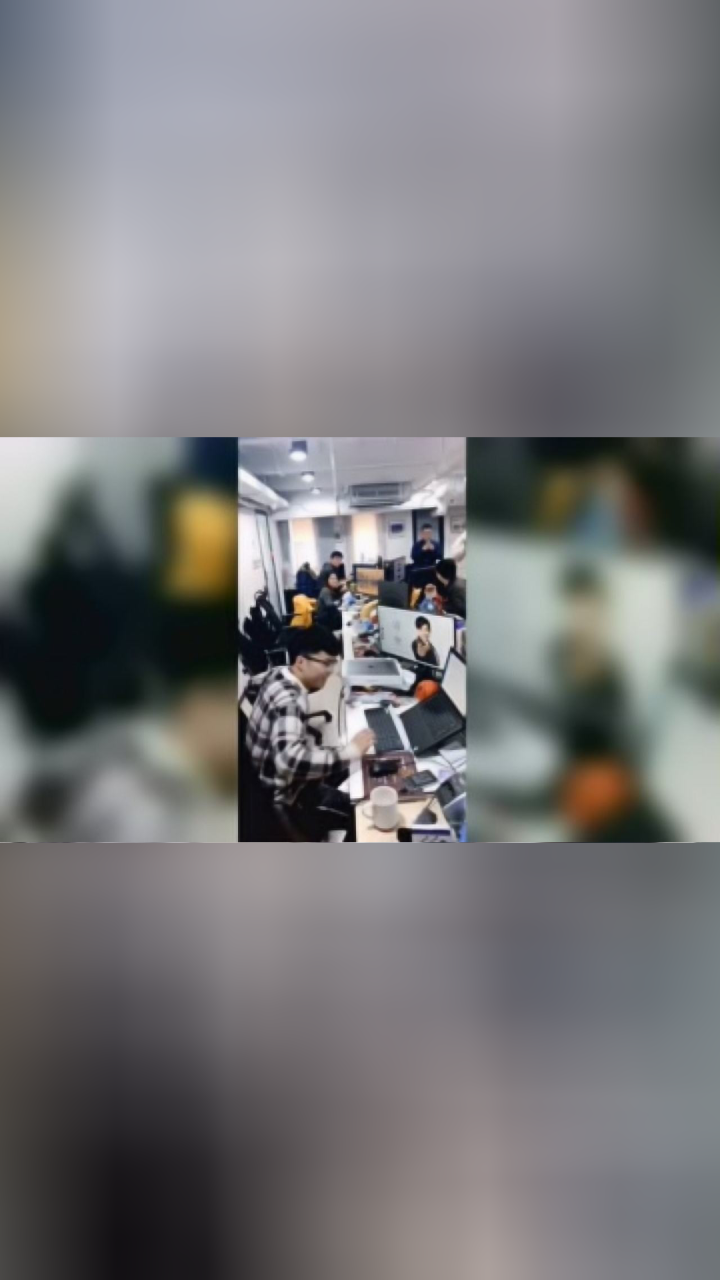 爱情公寓5:诸葛大力学张伟请坐的表情包!哈哈哈!_高清1080P在线观看平台_腾讯视频