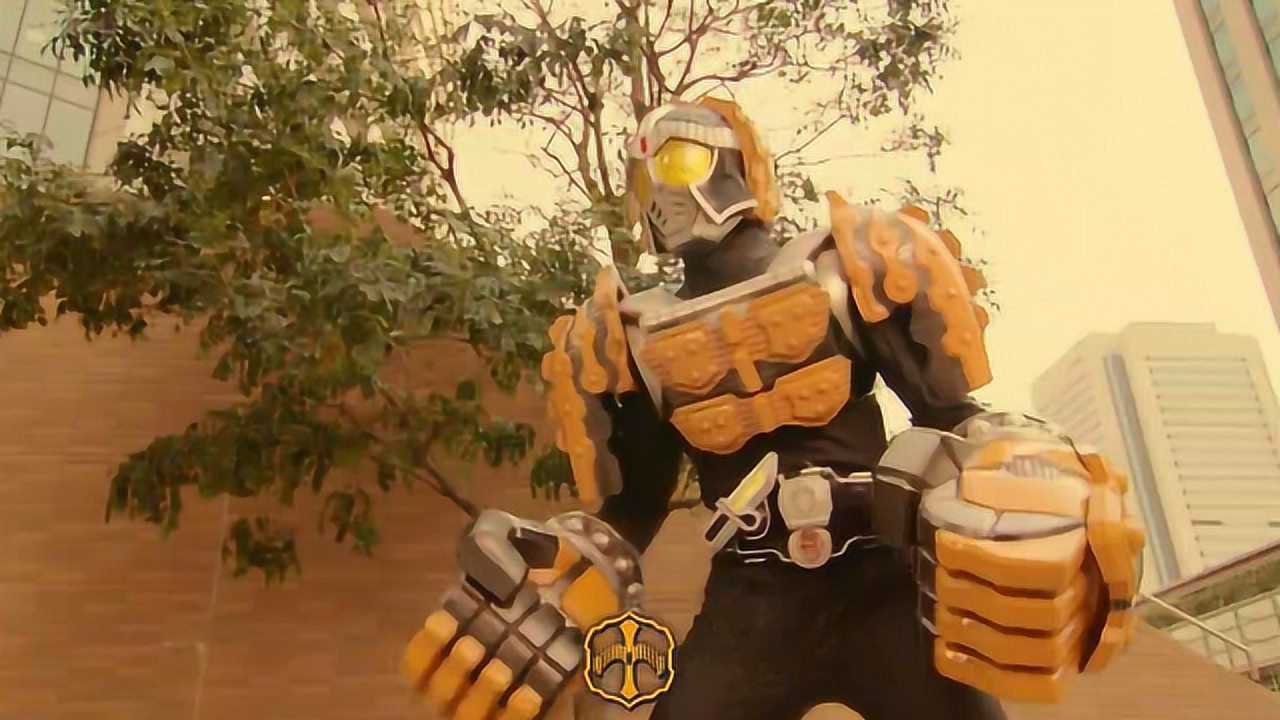 《假面骑士铠武剧场版》假面骑士knuckle暴走,变身者被驱动器吞噬!