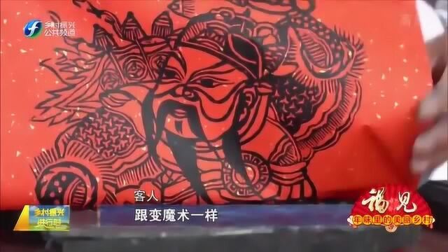 蔡先生的创作的“门神画”形态逼真 深受当地人追捧