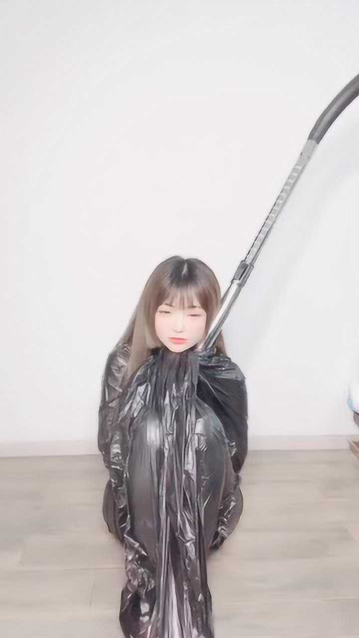 美女真空塑料挑战，这声音我反复听了好几遍哈哈_高清