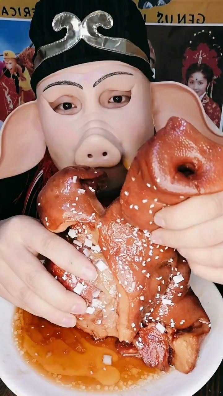 今天猪八戒吃猪头肉了,看起来真的是好搞笑啊!