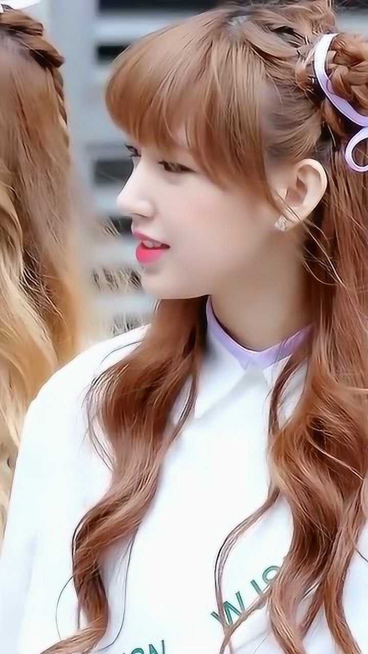 程潇这个造型真是可爱,梳着哪吒头,好像哪吒