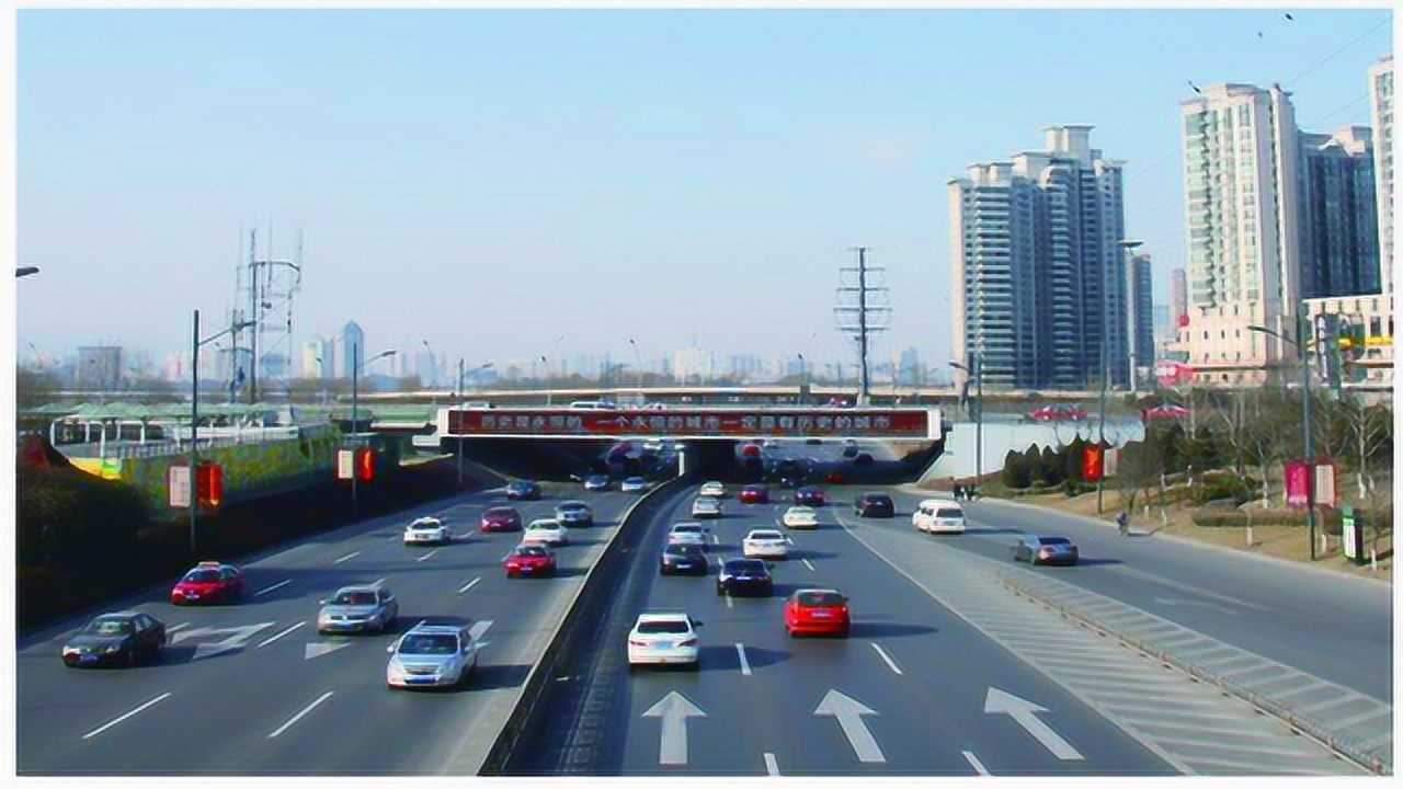 山西疫情防控级别下调后,太原滨河东路车流,已有春天的气息