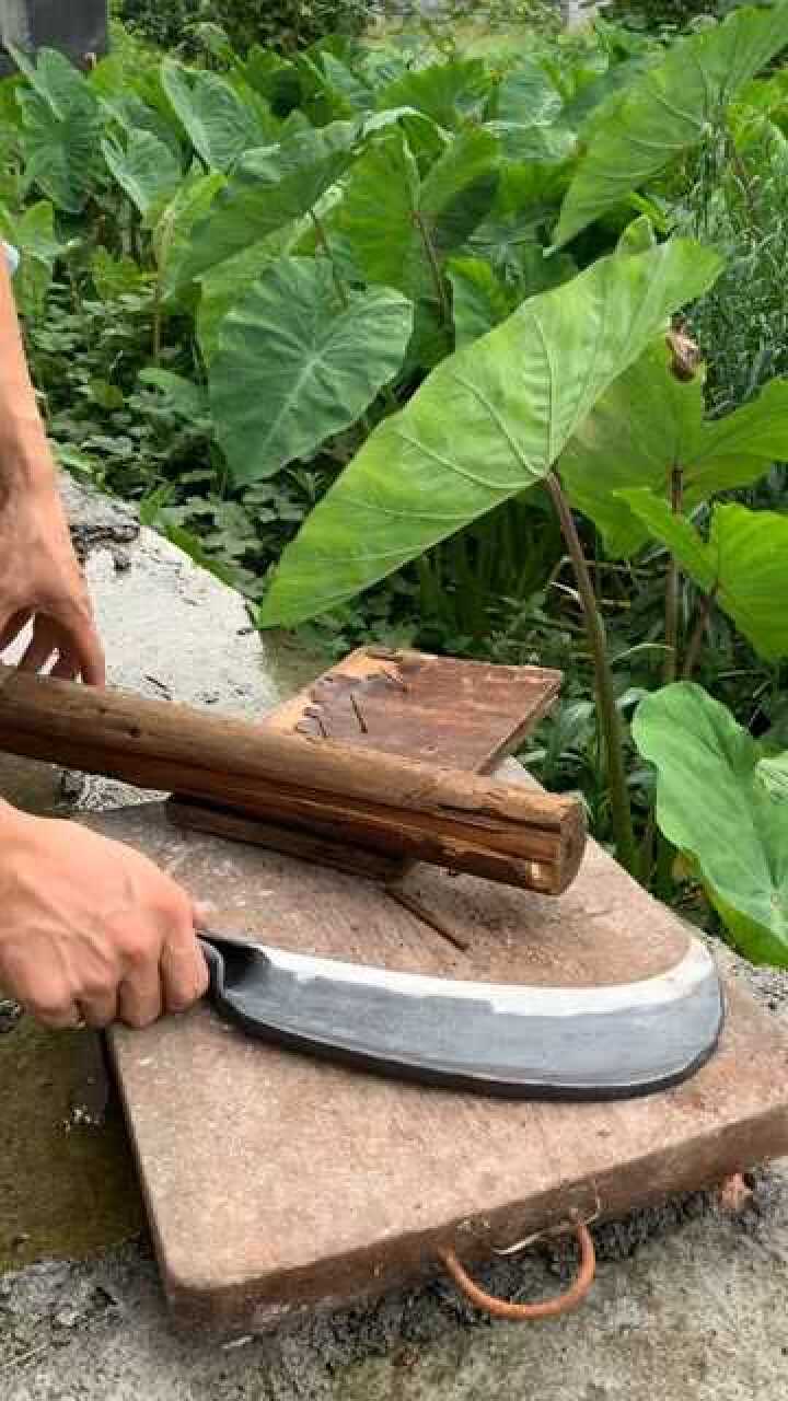 一把农民伯伯用的柴刀