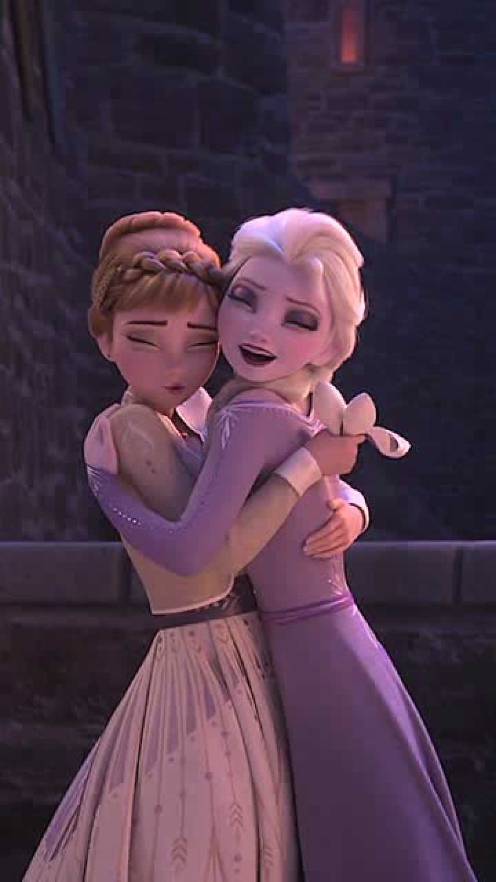 安娜和艾莎开心的姐妹俩艾莎用魔法给安娜造玩具