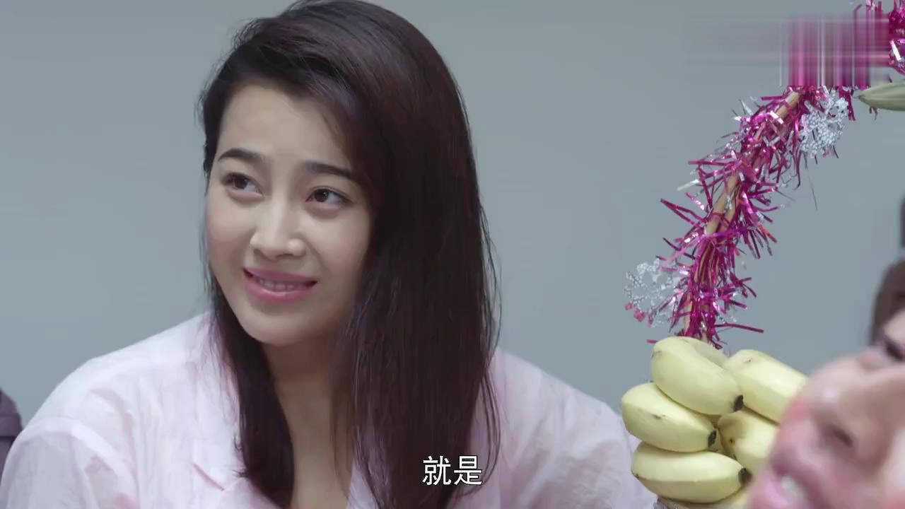 警察锅哥简凡受伤住院醒来一群美女围着他真是艳福不浅啊