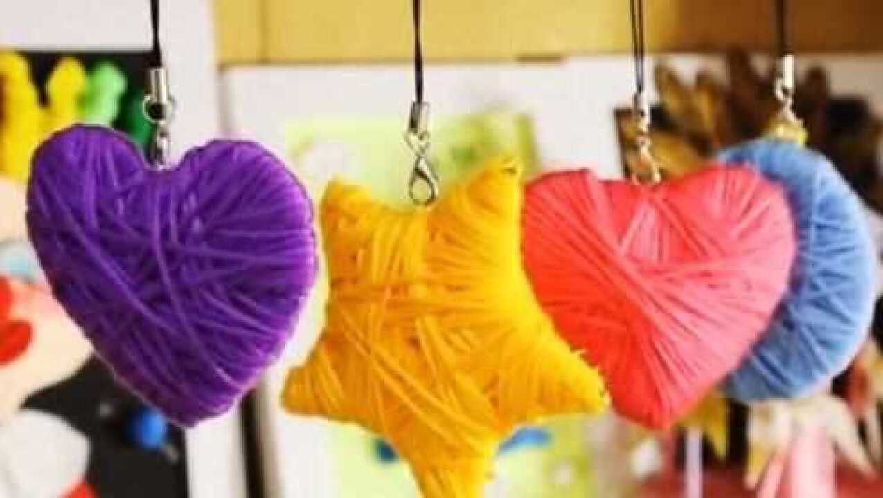 超简单的毛线小挂饰,自己在家就能做,挂起来超好看!