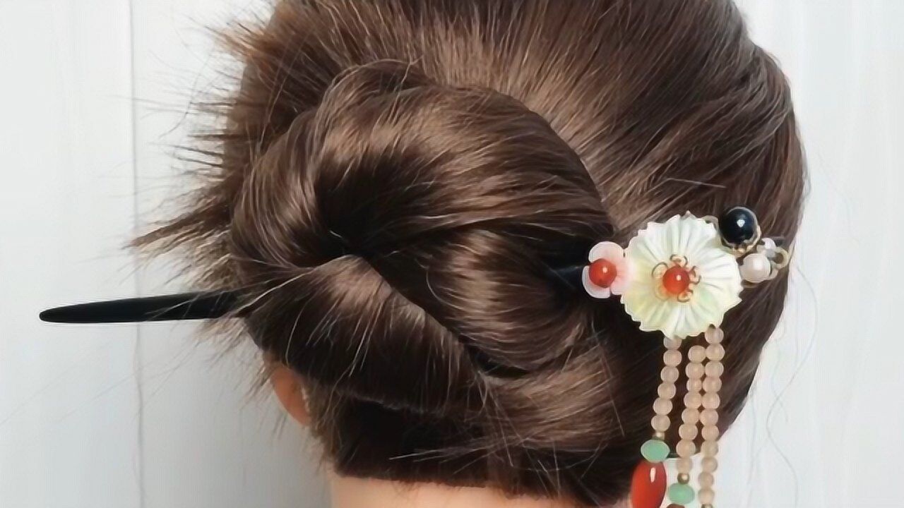 最简单的发型,一根簪子就能搞定!