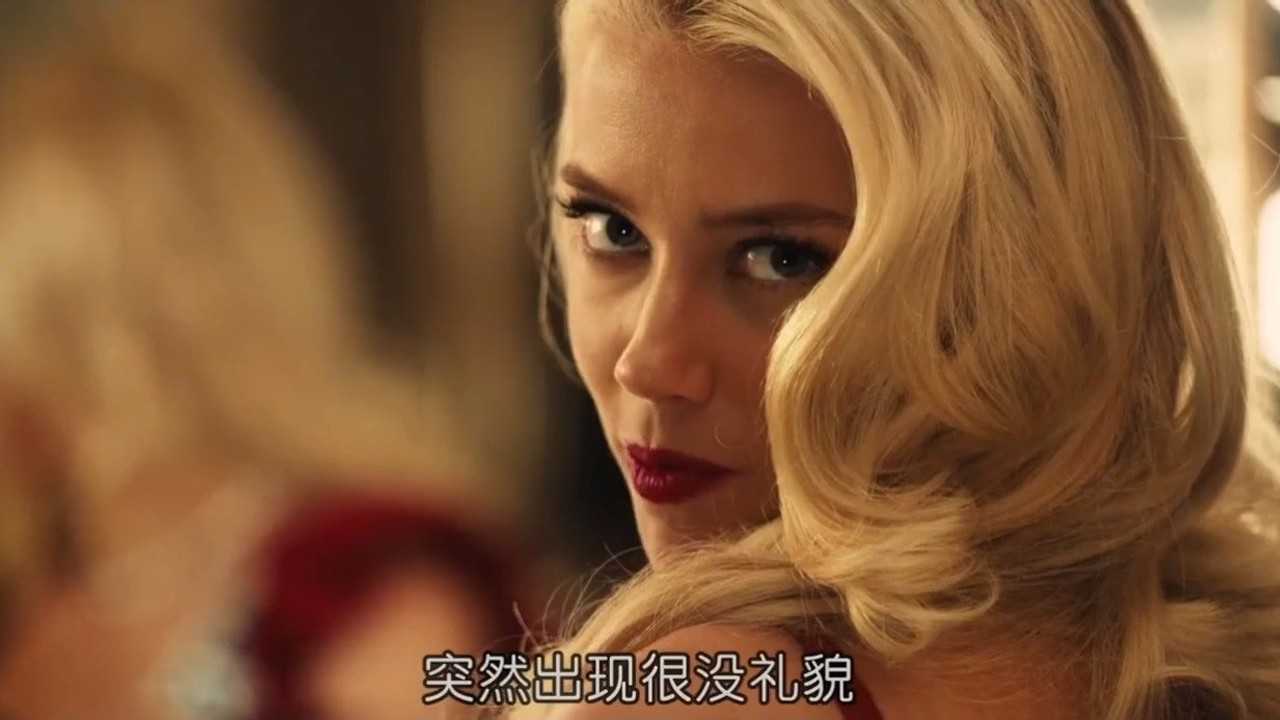 弯刀杀戮美女深藏不露居然拥有一个武器库真不简单