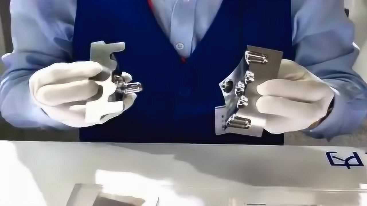 国产机床的精雕技术,已经处于世界领先水平,真正的严丝合缝!