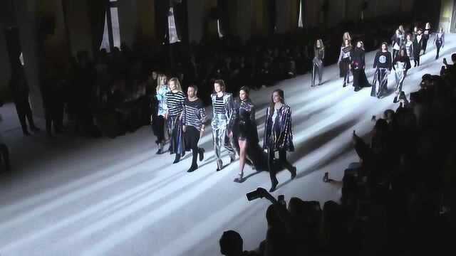 法国轻奢时装品牌Balmain(巴尔曼)——2018FW女士时装秀场