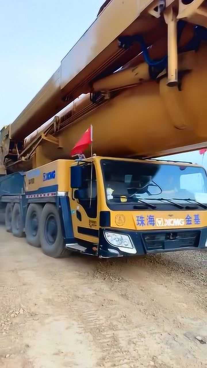 千吨级别吊车,轮子都干没了,司机居然还不知道!