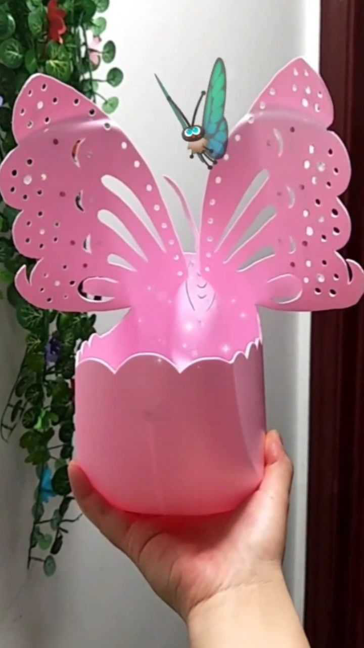 洗衣液瓶做蝴蝶花盆,漂亮吗?答应我,下次别当垃圾扔了!