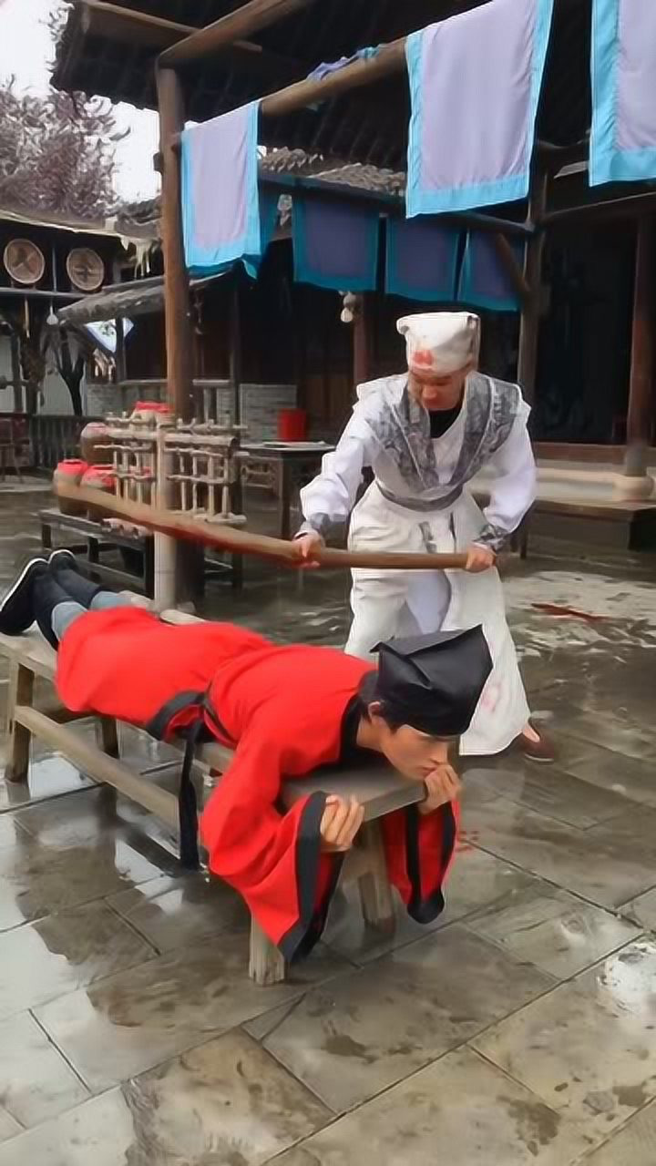 电影里五十大板的刑罚就是这么来的别再看电视哭了