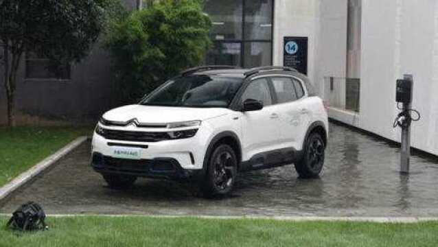 天逸C5 AIRCROSS PHEV实车亮相