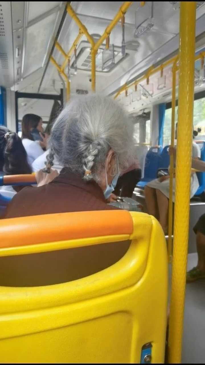60岁老人扎发型图片