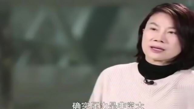 董明珠谈黄光裕之妻杜鹃:同为女人,她把国美做起来真的挺不容易的!