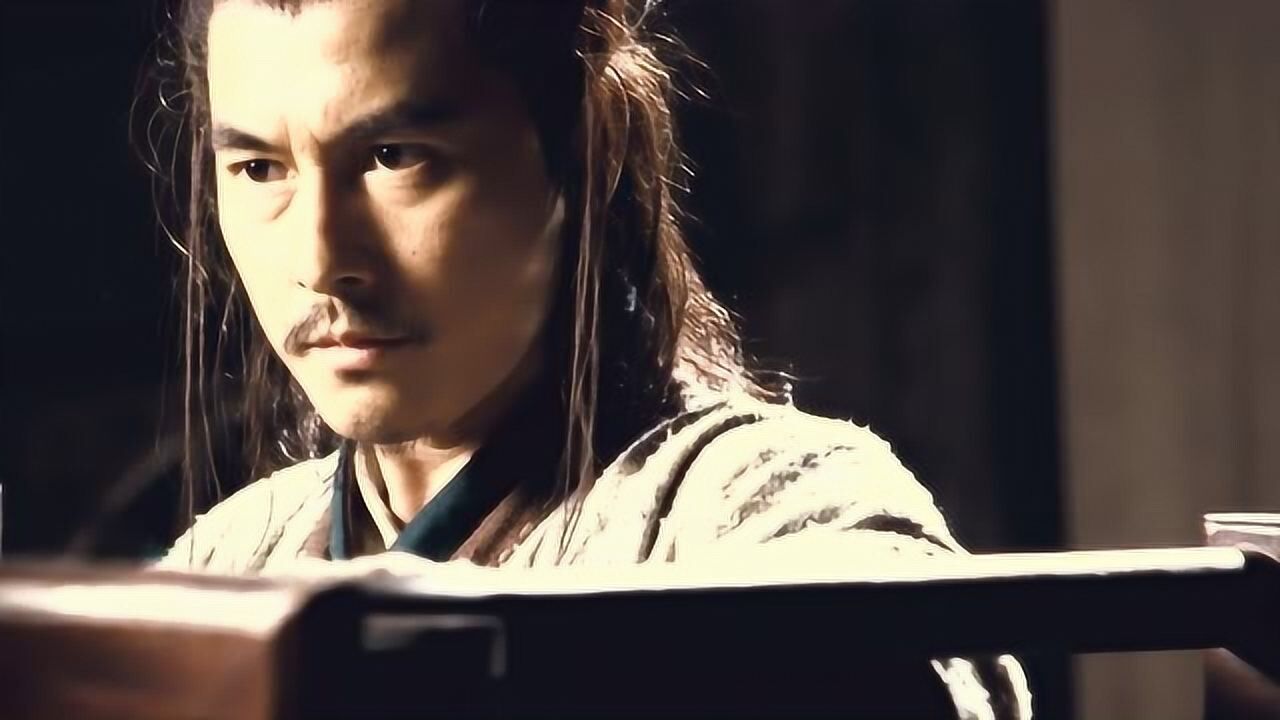 "顶级剑客"对决"暗器高手",一把长剑一把短剑,这剑法,看的太过瘾了