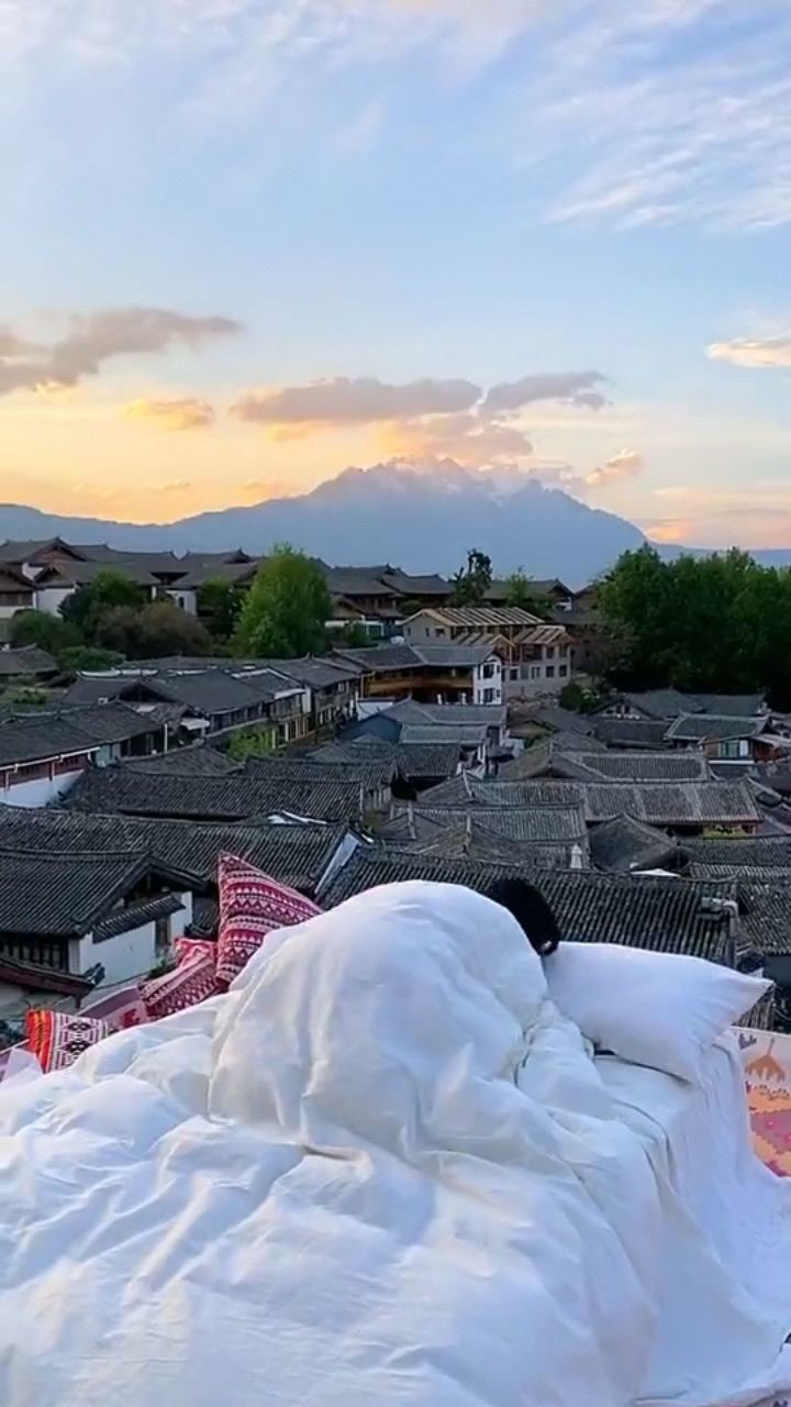 回媳妇农村,晚上只能睡房顶,我犹豫了!