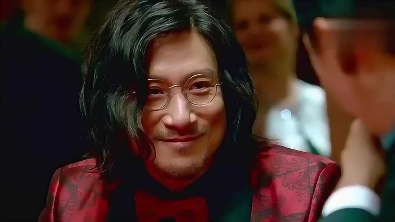 澳门风云3:鸟叔变身扑克王,看不起赌神,结果赌神直接打蒙他!