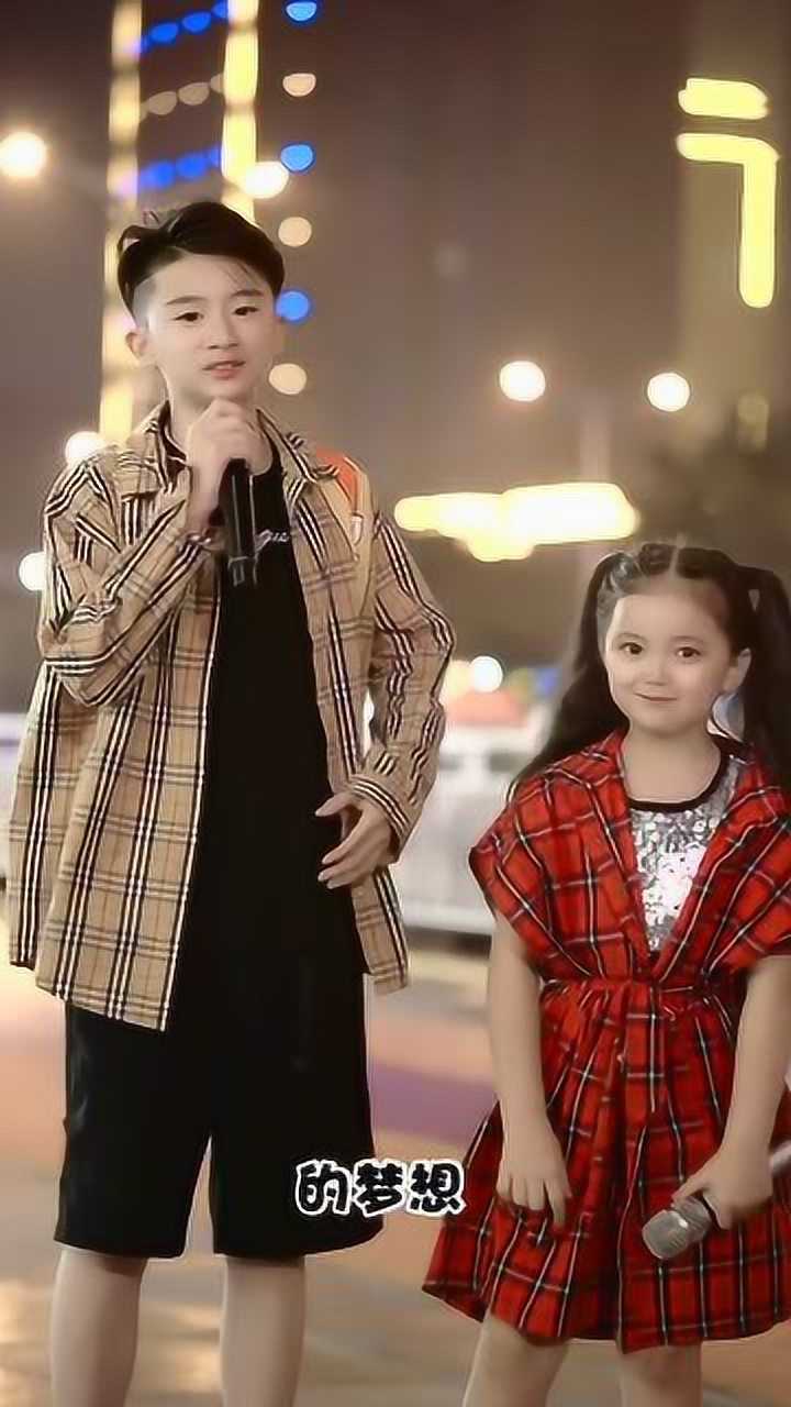 李悟和哥哥演唱小行囊超赞一位很努力的小网红