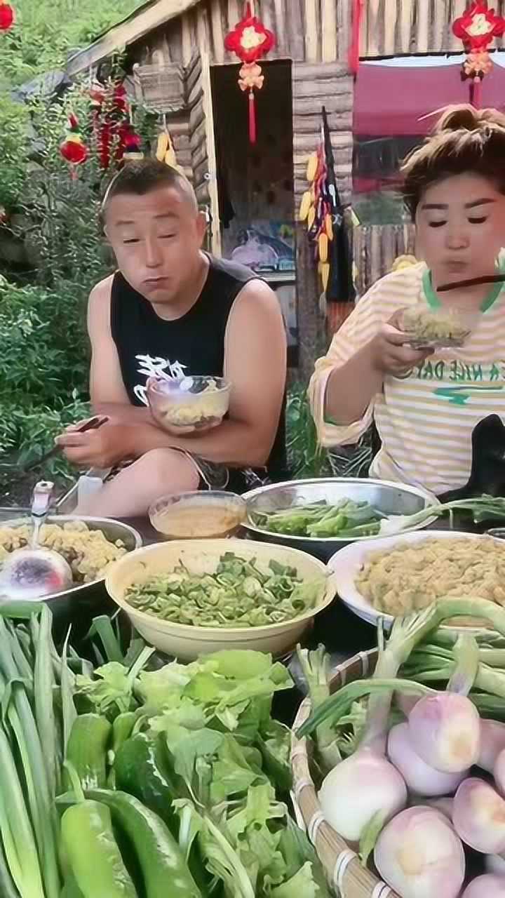 东北夫妻开饭了看到他们吃饭方法我承认我羡慕了