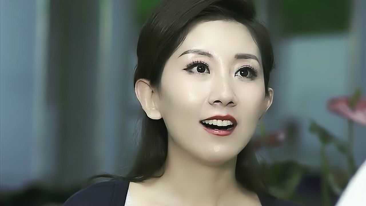 女主持人张杰到菜市场买西瓜故意和老板搭茬画面简直不要太搞笑