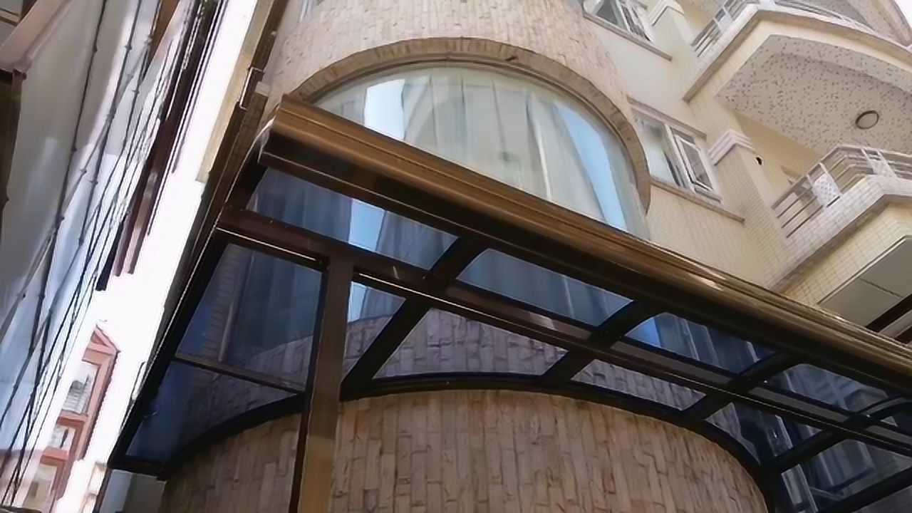 实拍圆弧异形铝合金雨棚安装