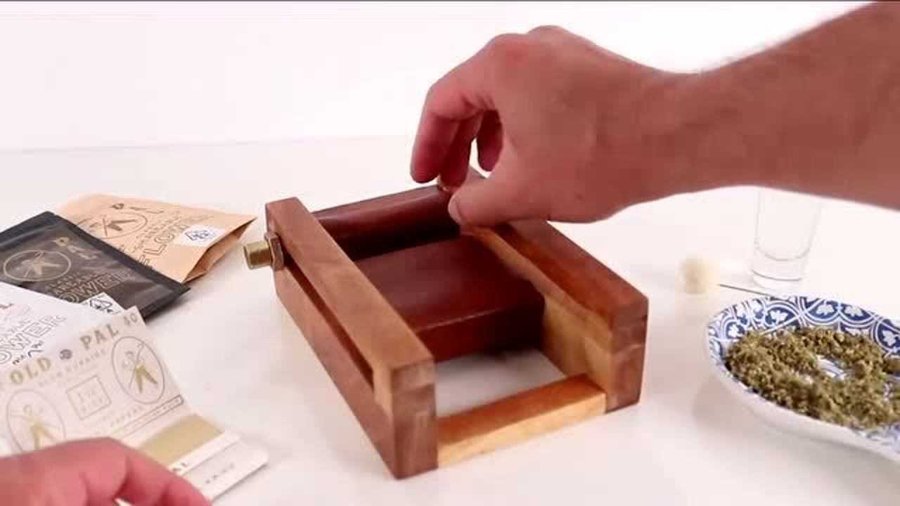 用木头自制一台卷烟机,看完我服了,真佩服这动手能力啊