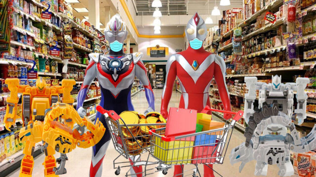 欧布和戴拿奥特曼去超市买钢铁飞龙2变形恐龙机甲玩具