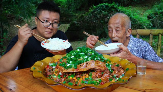 四川名菜“黄豆烧鸭”教程来了,黄豆干香有技巧,越啃越香