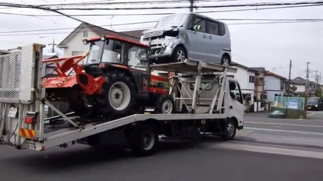 日本的双层拖车,这设计挺科学的