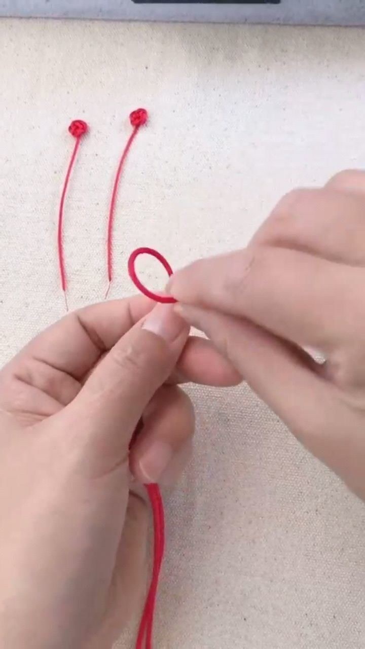 耳线这样编你学会了吗有没有别的编法呢一起切磋切磋你看我美么红绳