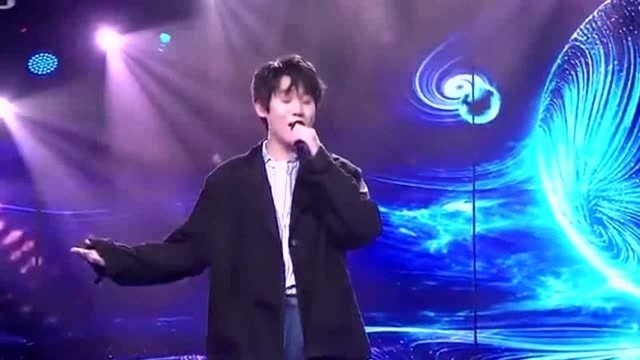 赵凡嘉演唱《童话》,十年前求婚必唱歌曲,让人感动!