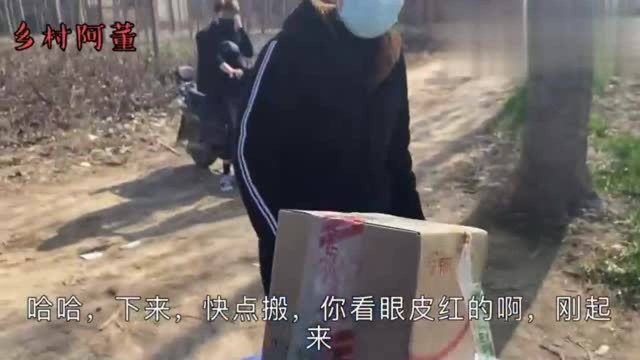 乡村阿董:好不容易出去一次,街上封路超市关门,在家里只能挨饿了!