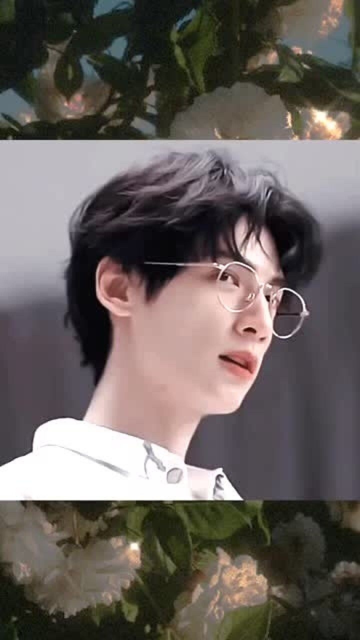 罗云熙人间宝藏男孩身躯凛凛相貌堂堂笑起来迷人