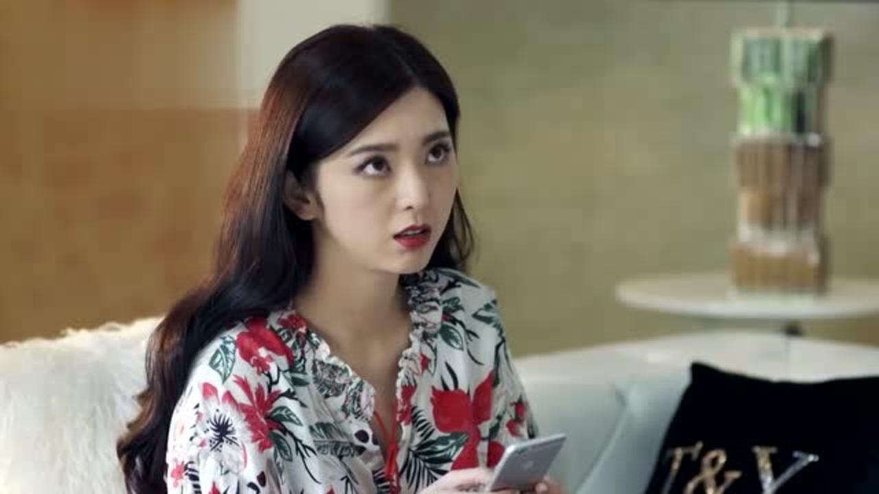 刀锋下的替身女毒枭爱上卧底亲哥悬崖勒马让她认清现实