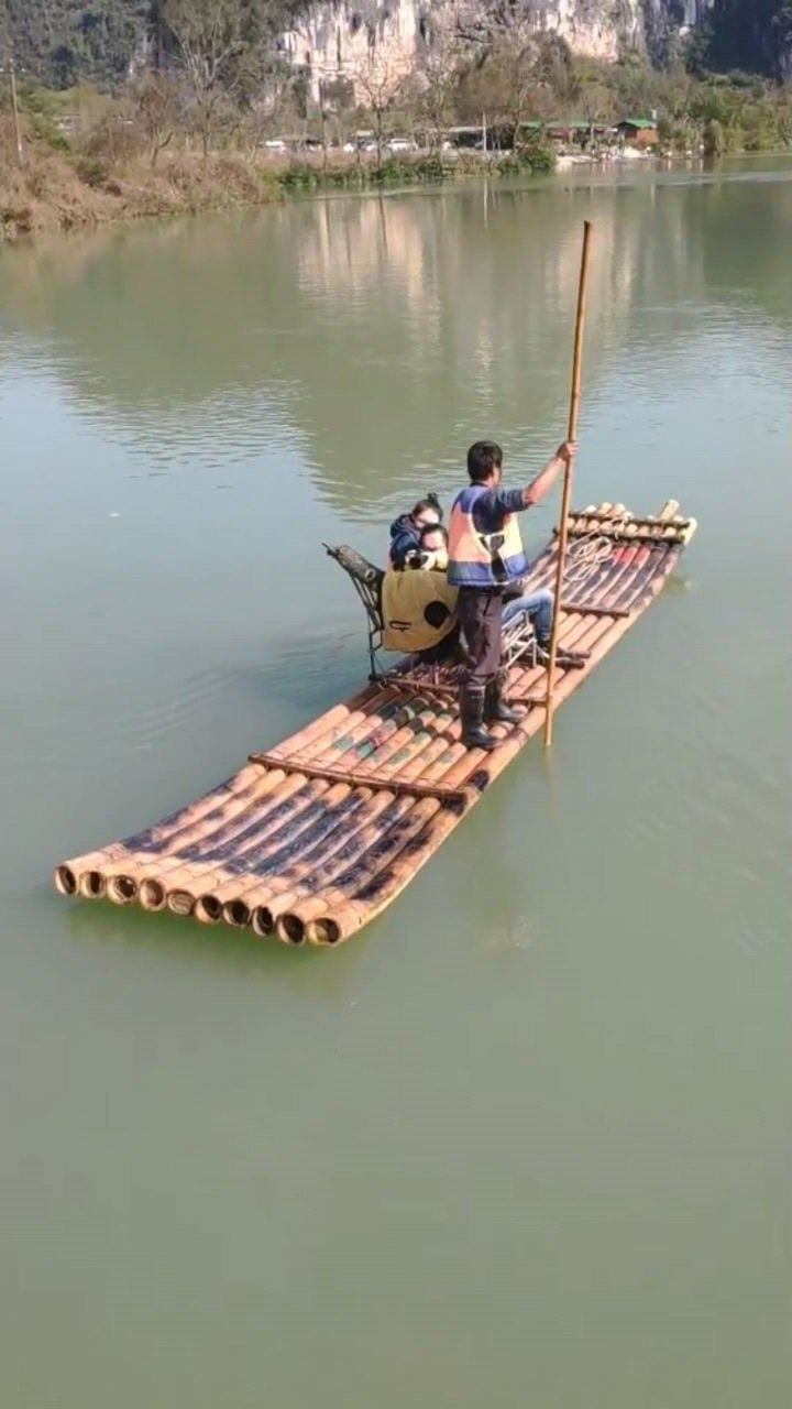 桂林山水竹筏游
