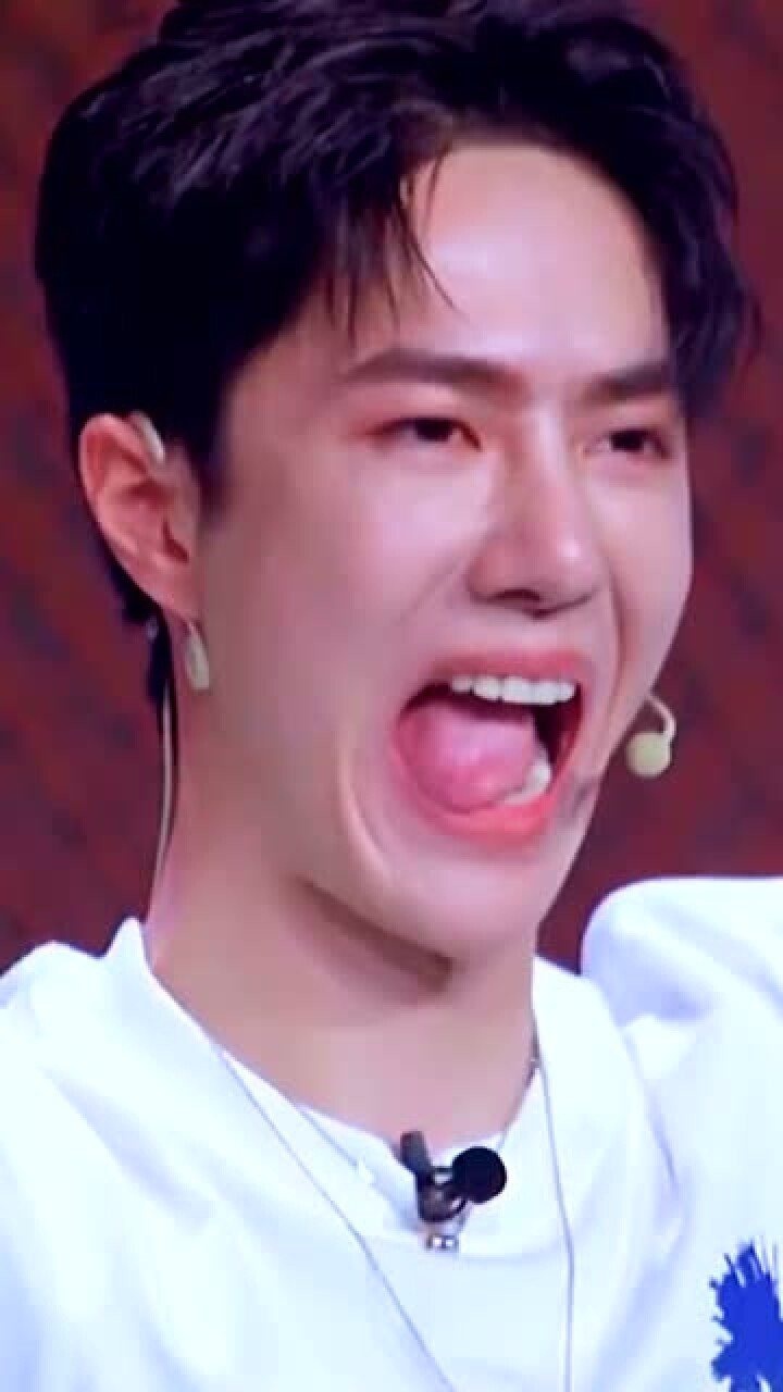 王一博跳舞伸舌,真是个狂野小狮子,怪不得那么多人爱!