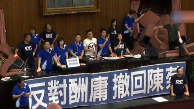 蓝营民代日前强占台立法机构议场,被裁定需支付41万修缮费用