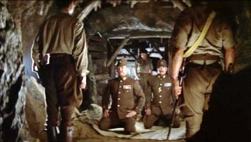 战争片：眼见大势已去，败局已定，山洞内的日本军官纷纷自杀