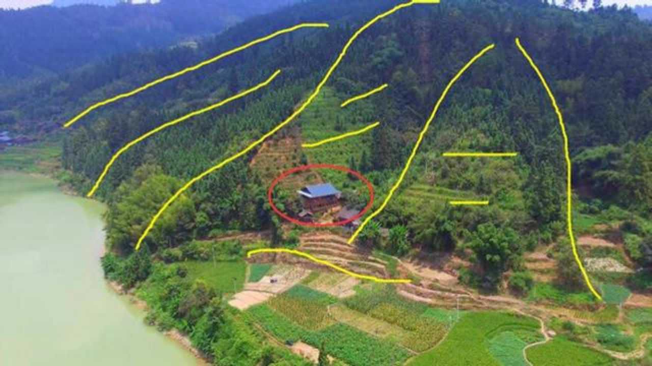 无论选阴宅还是阳宅最好的风水就像这个房子背山面水上下抱穴