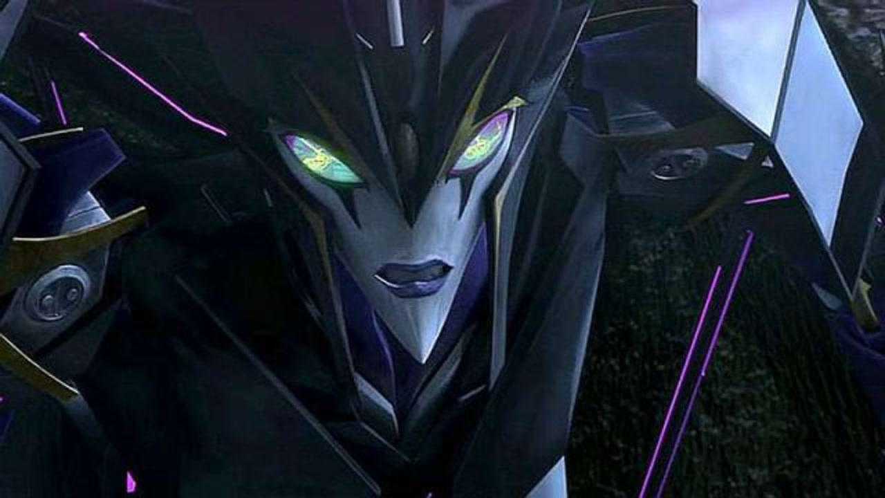 富勒对着黑寡妇开火黑寡妇变成飞机逃走了阿尔茜很不甘心