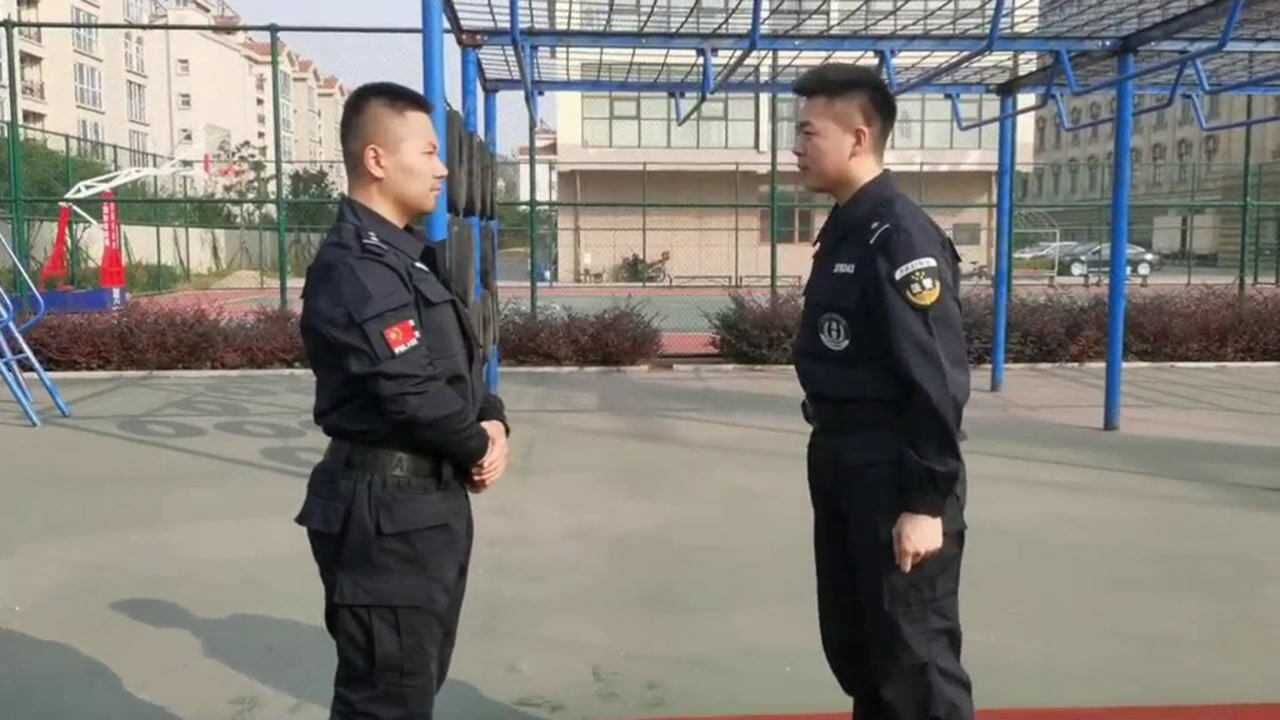 徒手防卫与控制技术之顶腹别臂警务技能训练