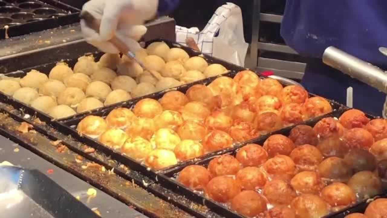 台湾夜市特色小吃章鱼小丸子只要10块实拍章鱼烧的制作做法