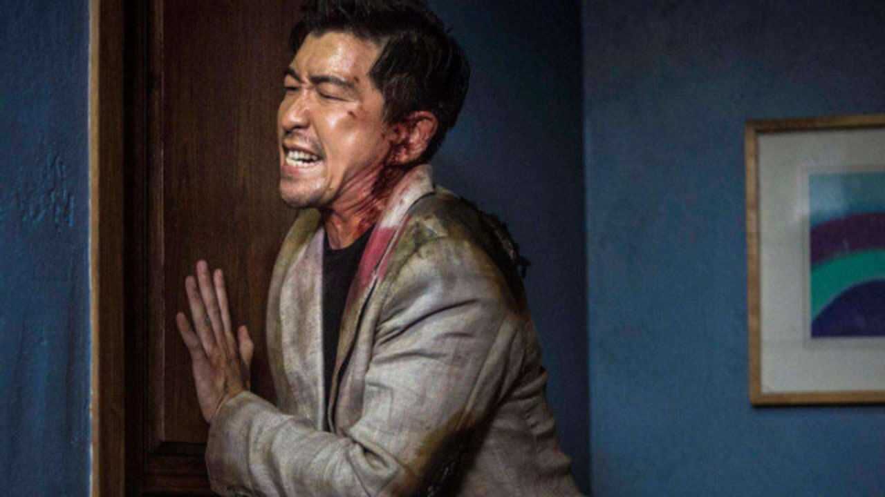 老戏骨王千源有多敬业拍除暴被反派怼到墙上磕破头爬起来都小事